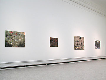 Konstakademiens stora sal, vägg rakt fram högra delen. Utställning av Bo Larsson.